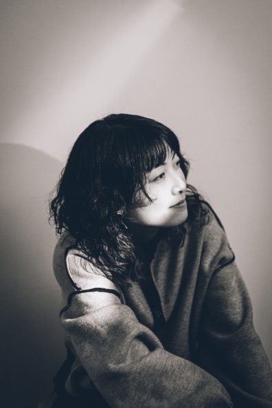 川島彩水：音楽を感じ、写真で語る - TOKOBA